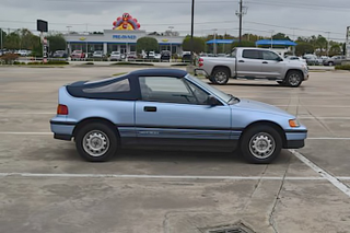 Illustration for article titled For
$4,450, This 1989 Honda CRX Flips Its Lid